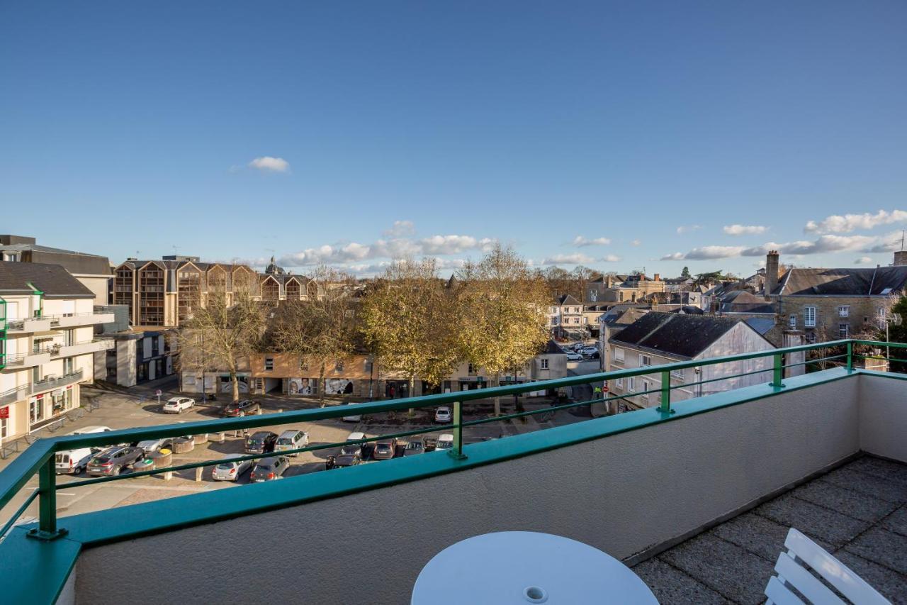 Le Mancini - Parking Et Terrasse Apartment Mayenne Exterior foto
